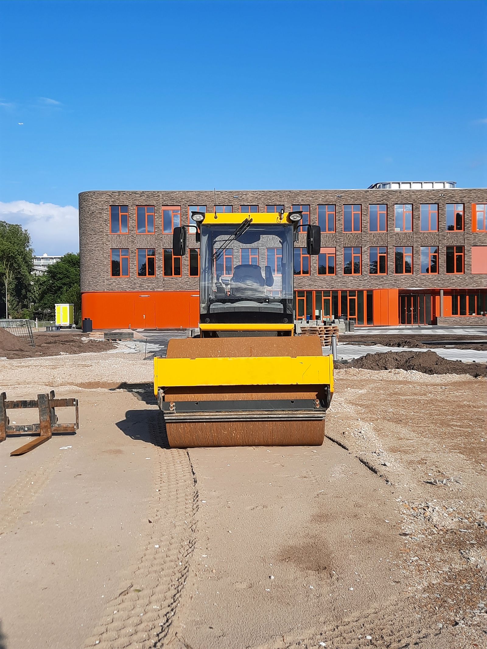 Yellow roller compacting