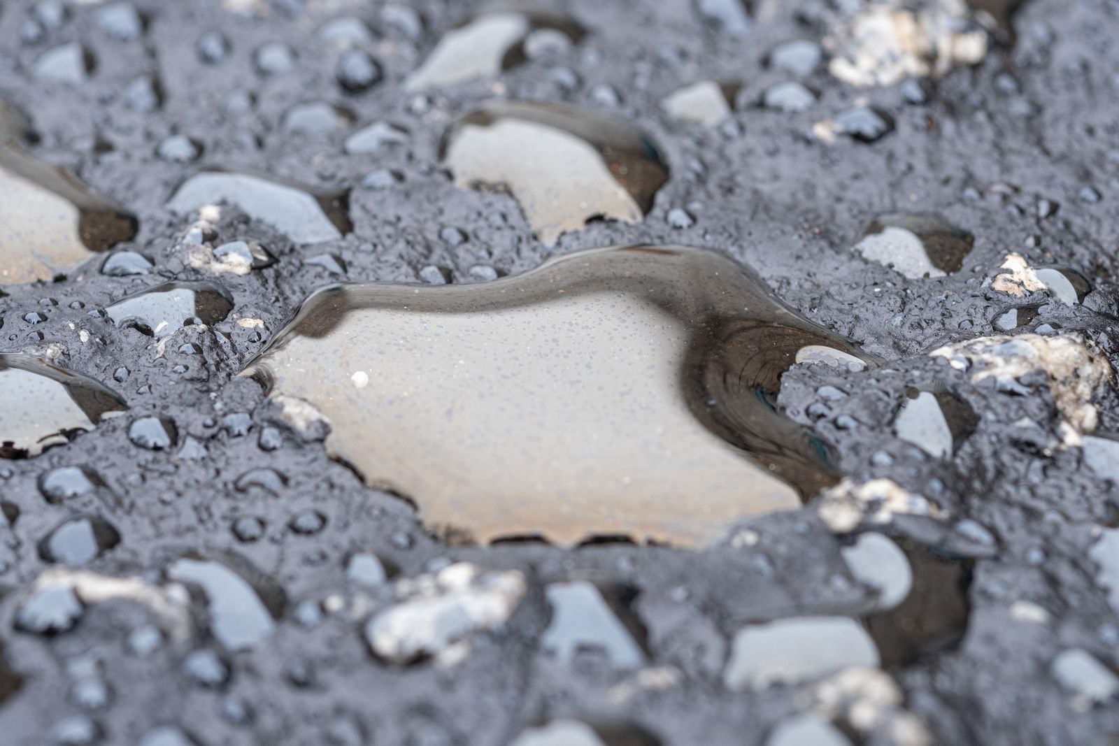Sealed wet asphalt