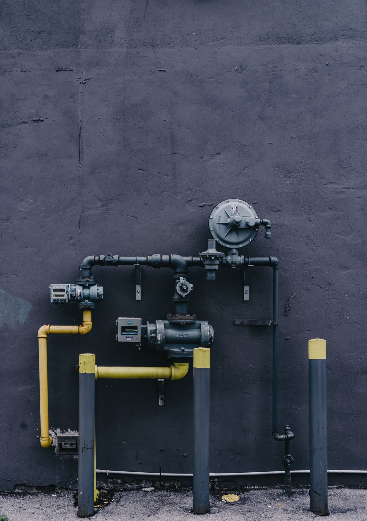 Exterior gas meter, regulator and yellow gas line