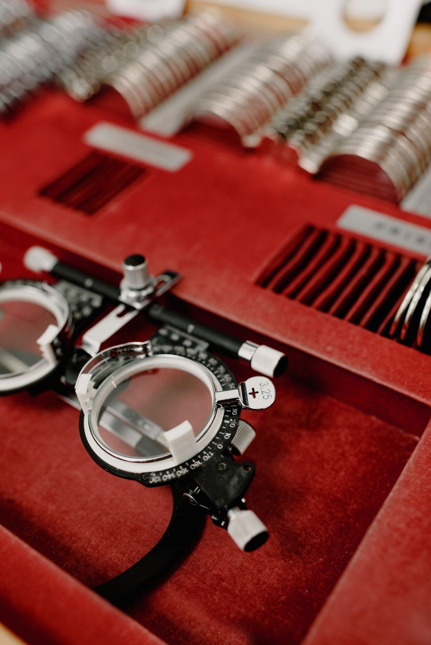 An optical trial frame and lens-testing instrument, no face