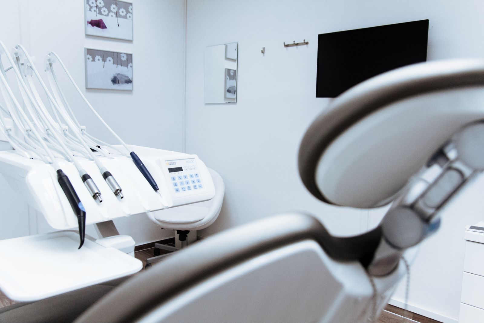 The chair and delivery unit in a calm treatment room
