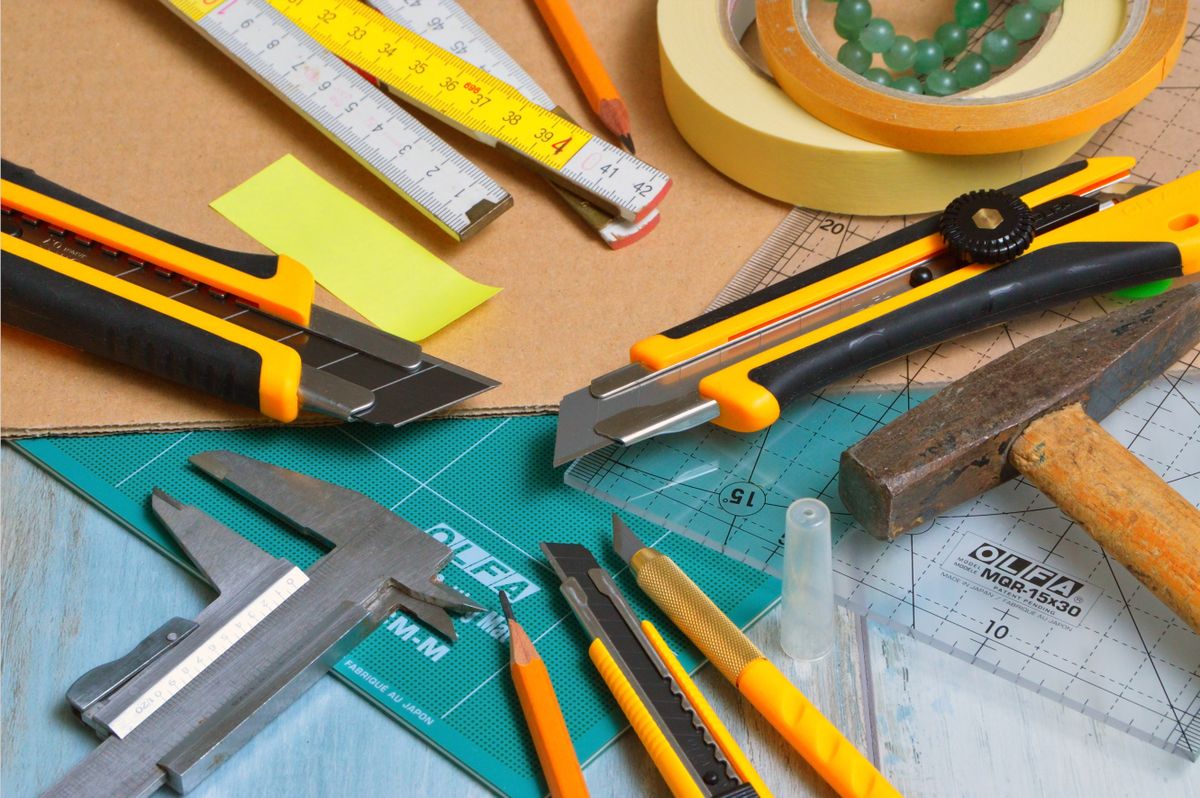An open kit of hand tools