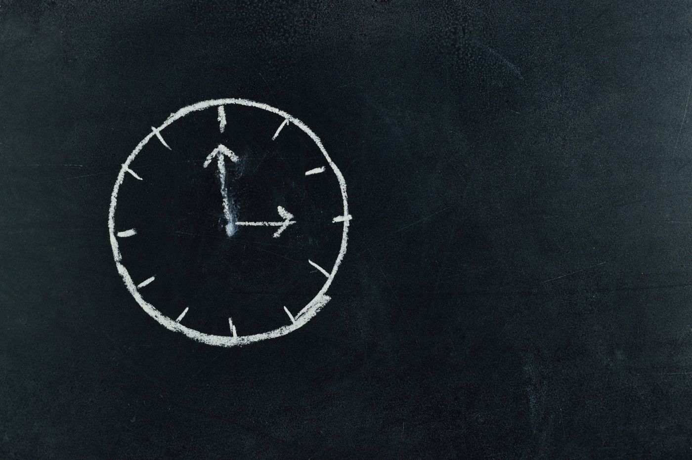 Clock illustration on dark ground