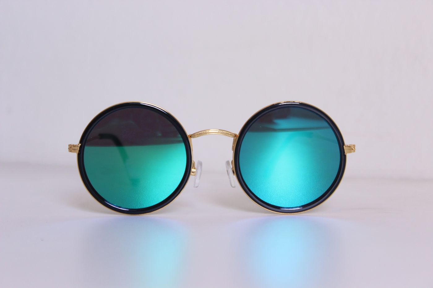 Round sunglasses flat-lay