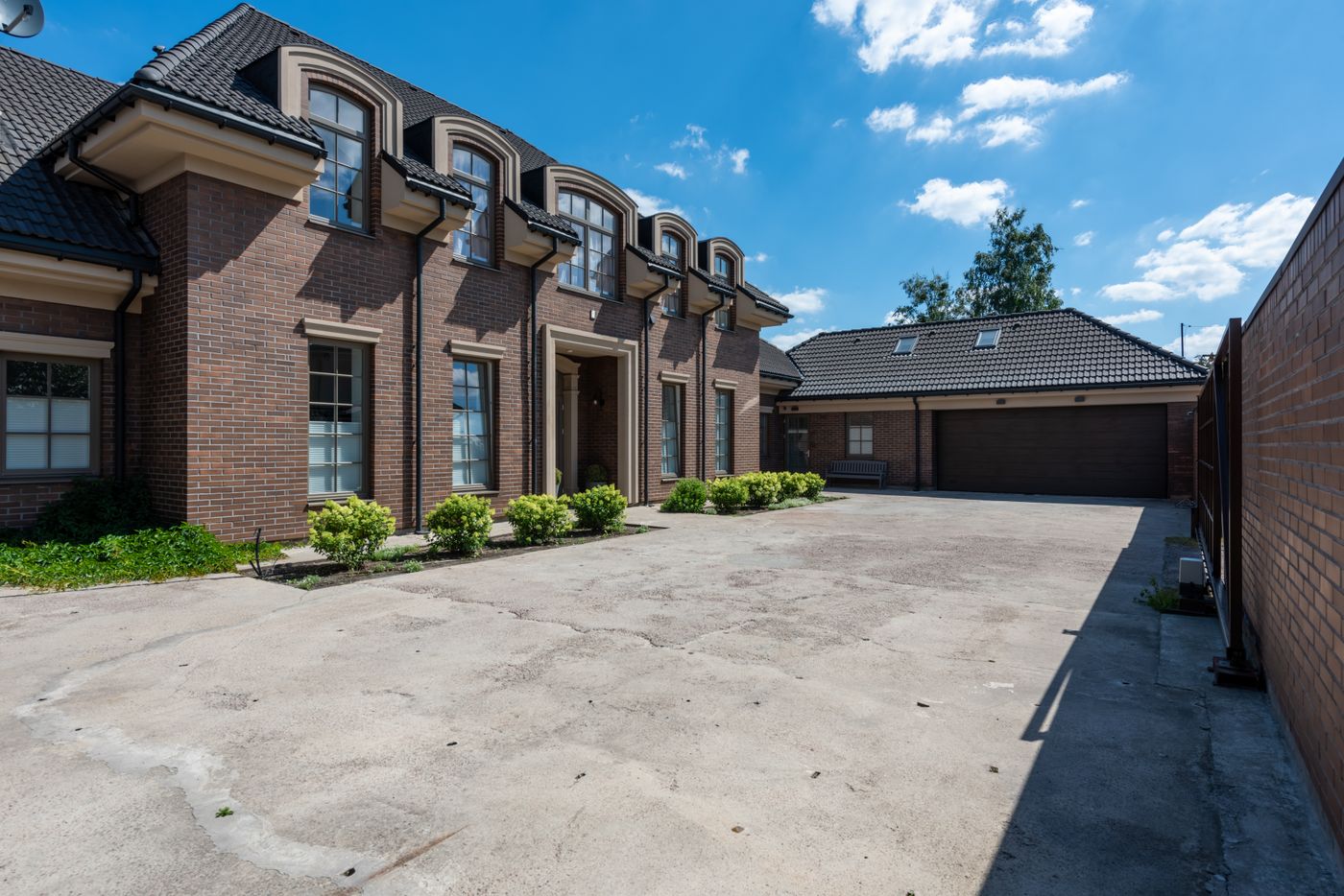 Suburban homes with clean driveways