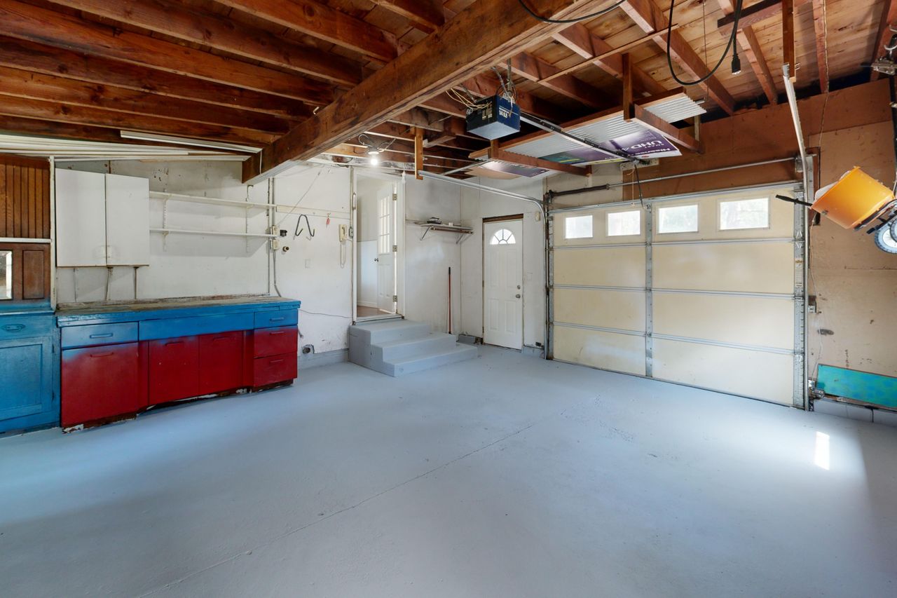 Sealed residential garage floor